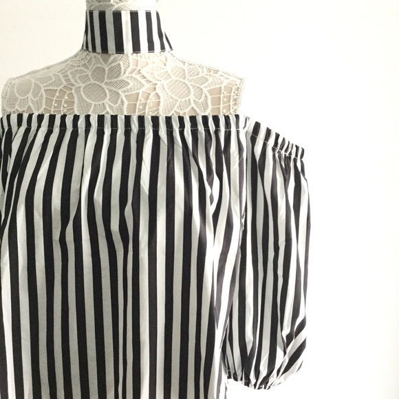 Off the Shoulders Chocked Top - Picture 4 of 4